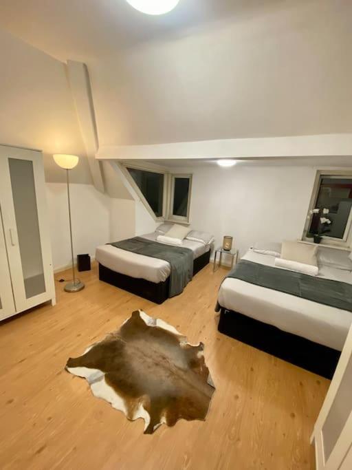 Penthouse Studio With 2 Double Beds & Smart Tv. Great London Location Appartement Buitenkant foto
