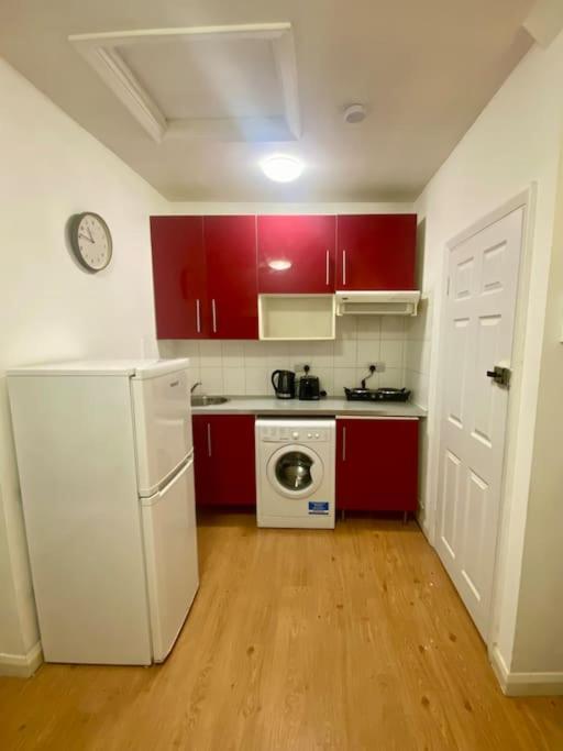 Penthouse Studio With 2 Double Beds & Smart Tv. Great London Location Appartement Buitenkant foto
